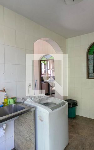 Casa à venda com 300m², 4 quartos e 4 vagas Casa à venda com 300m², 4 quartos e 4 vagasÁrea de Serviço