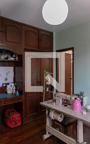 Casa à venda com 300m², 4 quartos e 4 vagas Casa à venda com 300m², 4 quartos e 4 vagasQuarto Suíte