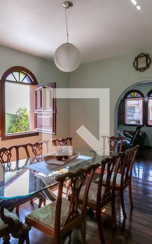 Casa à venda com 300m², 4 quartos e 4 vagas Casa à venda com 300m², 4 quartos e 4 vagasCopa