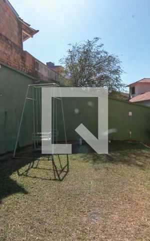 Casa à venda com 300m², 4 quartos e 4 vagas Casa à venda com 300m², 4 quartos e 4 vagasQuintal