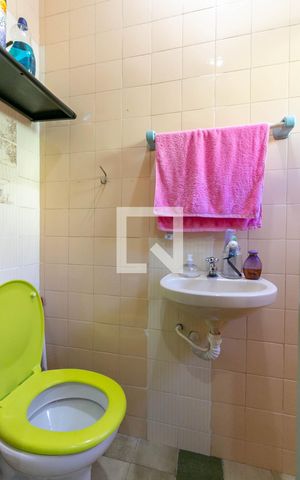 Casa à venda com 300m², 4 quartos e 4 vagas Casa à venda com 300m², 4 quartos e 4 vagasBanheiro de Serviço