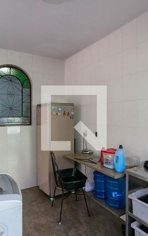 Casa à venda com 300m², 4 quartos e 4 vagas Casa à venda com 300m², 4 quartos e 4 vagasÁrea de Serviço