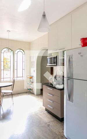Casa à venda com 300m², 4 quartos e 4 vagas Casa à venda com 300m², 4 quartos e 4 vagasCozinha