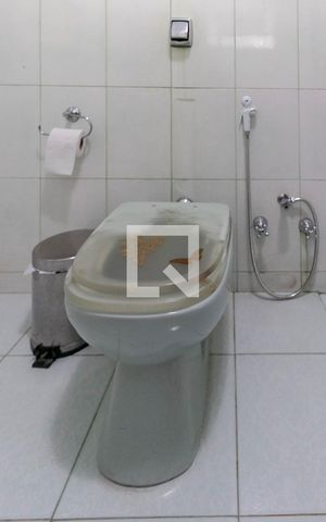 Casa à venda com 300m², 4 quartos e 4 vagas Casa à venda com 300m², 4 quartos e 4 vagasBanheiro Social