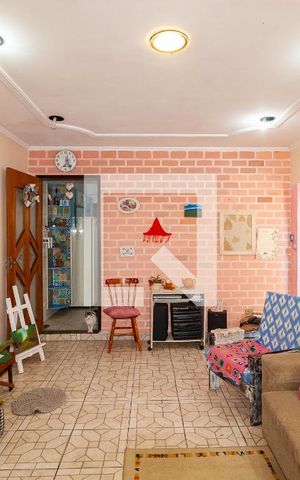 Casa à venda com 135m², 2 quartos e 2 vagas Casa à venda com 135m², 2 quartos e 2 vagasSala