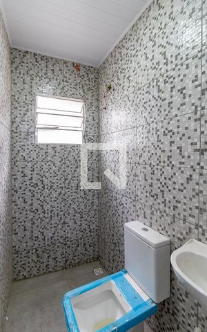 Casa para alugar com 28m², 1 quarto e sem vaga Casa para alugar com 28m², 1 quarto e sem vagaBanheiro