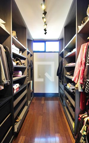 Apartamento à venda com 392m², 6 quartos e 4 vagasCloset do Quarto 1 - Suíte