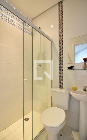 Apartamento à venda com 392m², 6 quartos e 4 vagasBanheiro do Quarto de Hospedes