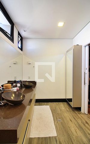Apartamento à venda com 392m², 6 quartos e 4 vagasBanheiro do Quarto 1 - Suíte