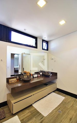 Apartamento à venda com 392m², 6 quartos e 4 vagasBanheiro do Quarto 1 - Suíte