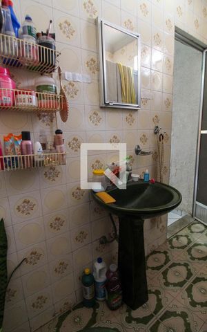 Casa à venda com 250m², 3 quartos e 1 vaga Casa à venda com 250m², 3 quartos e 1 vagaBanheiro da Suíte