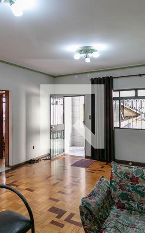 Casa à venda com 200m², 4 quartos e 3 vagas Casa à venda com 200m², 4 quartos e 3 vagasSala