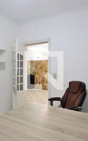 Casa à venda com 332m², 3 quartos e 2 vagasEscritório