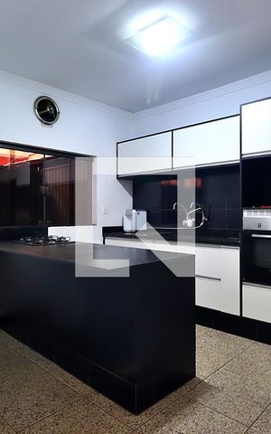 Casa à venda com 332m², 3 quartos e 2 vagasCozinha