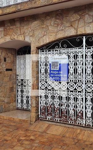 Casa à venda com 332m², 3 quartos e 2 vagasFachada