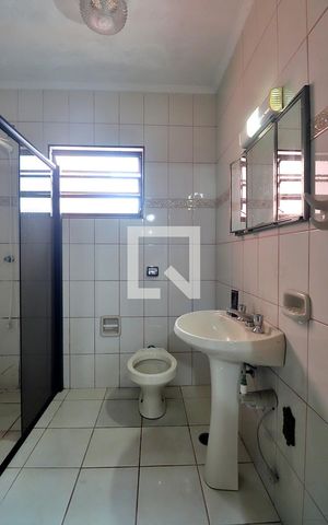 Casa à venda com 332m², 3 quartos e 2 vagasBanheiro da Suíte 2