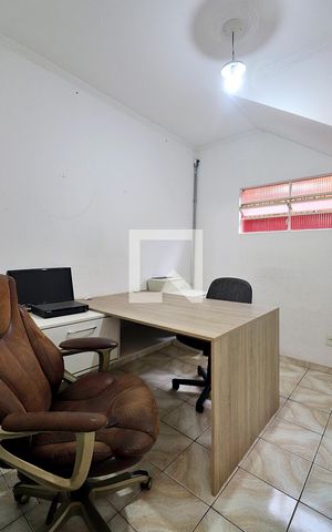 Casa à venda com 332m², 3 quartos e 2 vagasEscritório