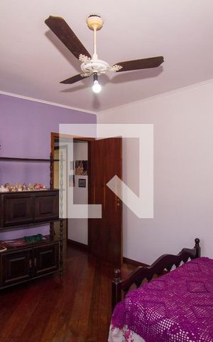 Casa à venda com 266m², 4 quartos e 3 vagas Casa à venda com 266m², 4 quartos e 3 vagasQuarto 3