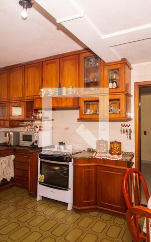 Casa à venda com 266m², 4 quartos e 3 vagas Casa à venda com 266m², 4 quartos e 3 vagasCozinha e Área de Serviço