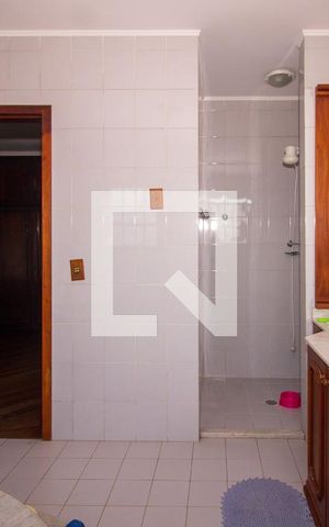 Casa à venda com 266m², 4 quartos e 3 vagas Casa à venda com 266m², 4 quartos e 3 vagasBanheiro da Suíte