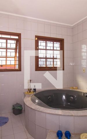 Casa à venda com 266m², 4 quartos e 3 vagas Casa à venda com 266m², 4 quartos e 3 vagasBanheiro da Suíte