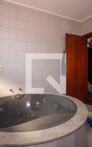 Casa à venda com 266m², 4 quartos e 3 vagas Casa à venda com 266m², 4 quartos e 3 vagasBanheiro da Suíte