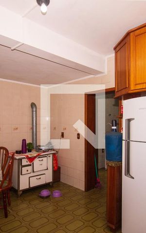 Casa à venda com 266m², 4 quartos e 3 vagas Casa à venda com 266m², 4 quartos e 3 vagasCozinha e Área de Serviço