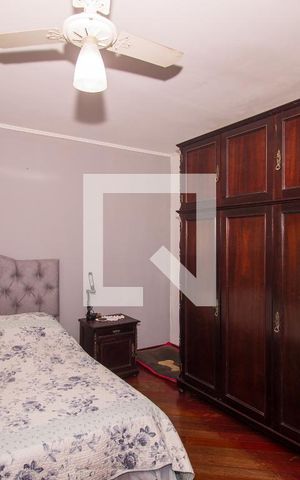 Casa à venda com 266m², 4 quartos e 3 vagas Casa à venda com 266m², 4 quartos e 3 vagasSuíte