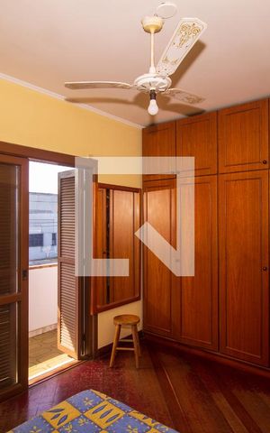 Casa à venda com 266m², 4 quartos e 3 vagas Casa à venda com 266m², 4 quartos e 3 vagasQuarto 1