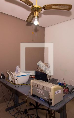 Casa à venda com 266m², 4 quartos e 3 vagas Casa à venda com 266m², 4 quartos e 3 vagasEscritório