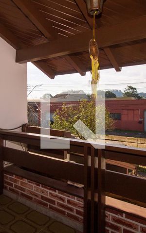 Casa à venda com 266m², 4 quartos e 3 vagas Casa à venda com 266m², 4 quartos e 3 vagasSacada