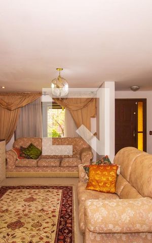Casa à venda com 266m², 4 quartos e 3 vagas Casa à venda com 266m², 4 quartos e 3 vagasSala