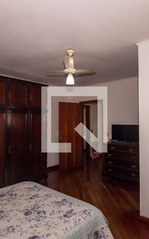 Casa à venda com 266m², 4 quartos e 3 vagas Casa à venda com 266m², 4 quartos e 3 vagasSuíte