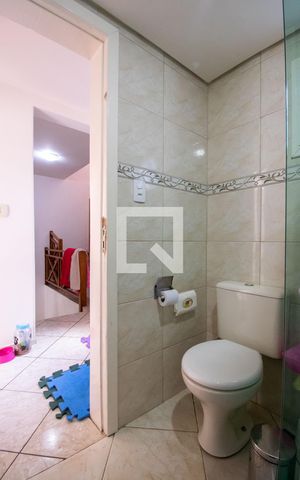 Casa para alugar com 138m², 2 quartos e 1 vaga Casa para alugar com 138m², 2 quartos e 1 vagaBanheiro Social