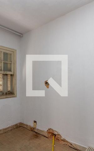 Casa à venda com 477m², 5 quartos e 4 vagas Casa à venda com 477m², 5 quartos e 4 vagasQuarto de Serviço