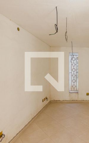 Casa à venda com 477m², 5 quartos e 4 vagas Casa à venda com 477m², 5 quartos e 4 vagasHome Office Sala 4
