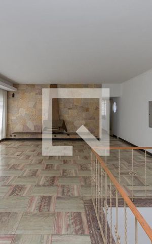 Casa à venda com 477m², 5 quartos e 4 vagas Casa à venda com 477m², 5 quartos e 4 vagasSala