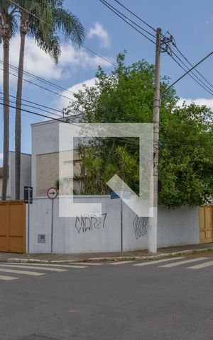 Casa à venda com 477m², 5 quartos e 4 vagas Casa à venda com 477m², 5 quartos e 4 vagasFachada