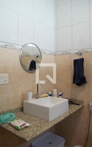 Casa à venda com 191m², 3 quartos e 4 vagas Casa à venda com 191m², 3 quartos e 4 vagasBanheiro