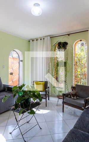 Casa à venda com 370m², 6 quartos e 5 vagas Casa à venda com 370m², 6 quartos e 5 vagasSala