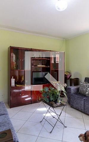 Casa à venda com 370m², 6 quartos e 5 vagas Casa à venda com 370m², 6 quartos e 5 vagasSala