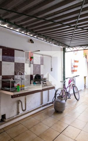 Casa à venda com 250m², 5 quartos e 5 vagasCorredor Lateral