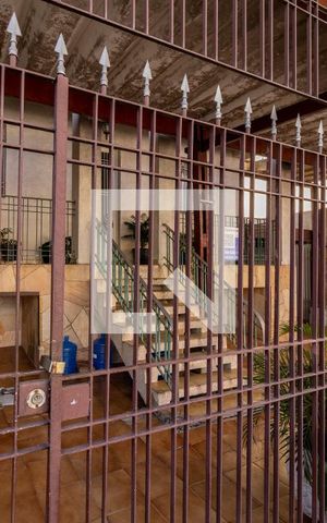 Casa à venda com 250m², 5 quartos e 5 vagasFachada