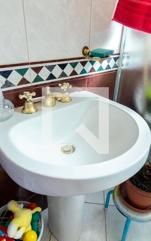 Casa à venda com 250m², 5 quartos e 5 vagasBanheiro 1