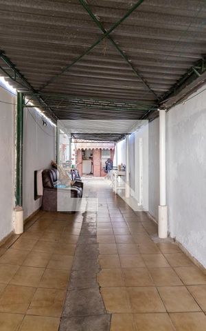 Casa à venda com 250m², 5 quartos e 5 vagasCorredor Lateral