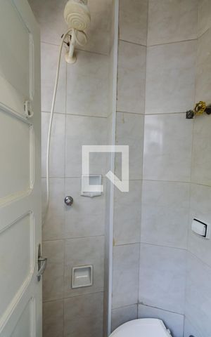 Apartamento à venda com 84m², 2 quartos e sem vaga Apartamento à venda com 84m², 2 quartos e sem vagaBanheiro de Serviço