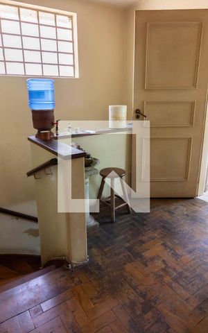 Casa à venda com 338m², 4 quartos e 2 vagasEscada