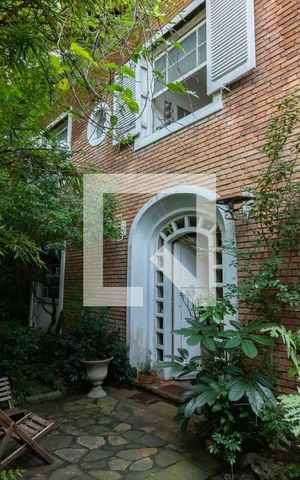 Casa à venda com 338m², 4 quartos e 2 vagasEntrada principal 