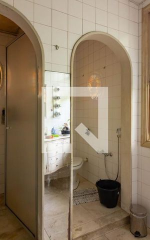 Casa à venda com 338m², 4 quartos e 2 vagasBanheiro 
