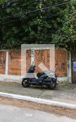 Casa à venda com 338m², 4 quartos e 2 vagasFachada